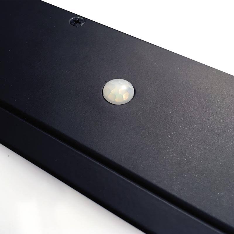 Matte Black LED Undercabinet with USB Port K4375
