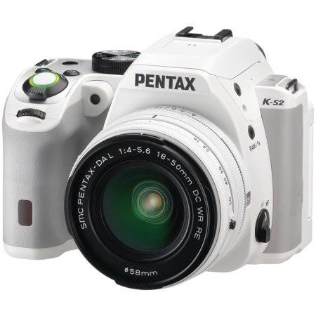 White Digital SLR Camera with Lens D43115